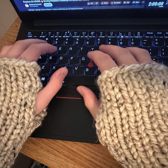 NWT Hand Knit Chunky Wool Fingerless Gloves ~ Unisex - Picture 5 of 7